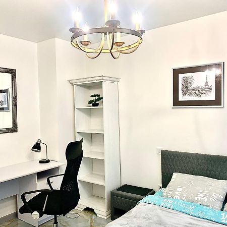 4-Room Jacuzzi Apartment Львов Экстерьер фото