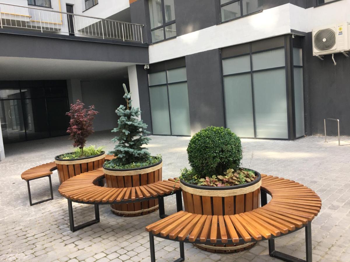 4-Room Jacuzzi Apartment Львов Экстерьер фото