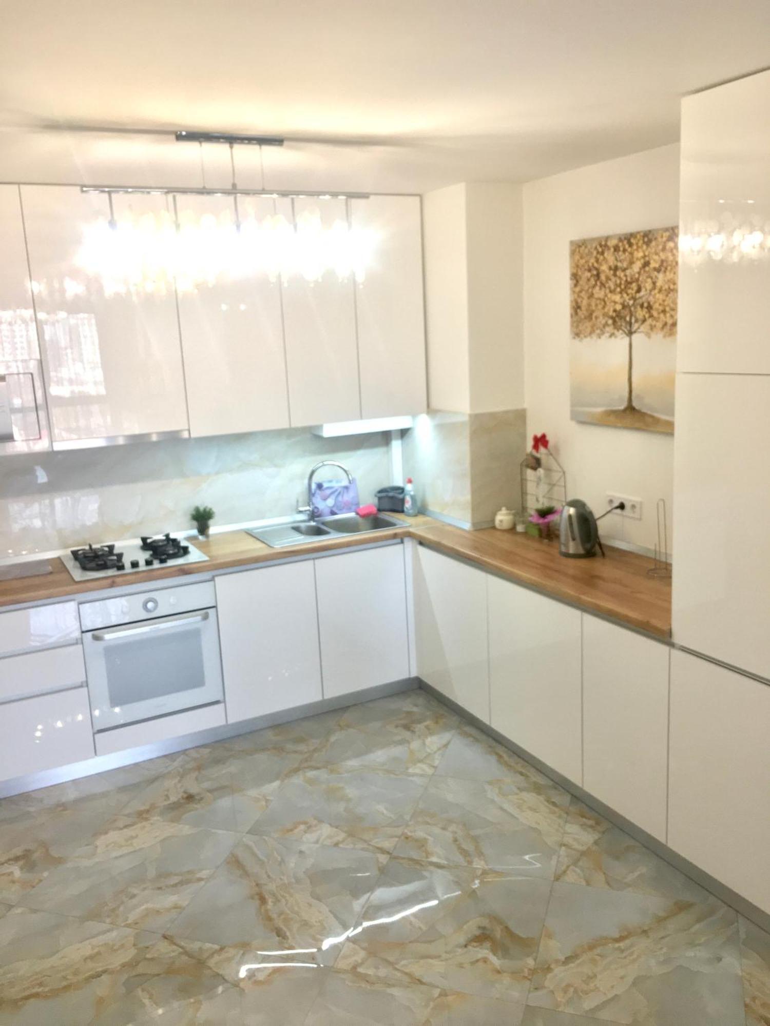 4-Room Jacuzzi Apartment Львов Экстерьер фото
