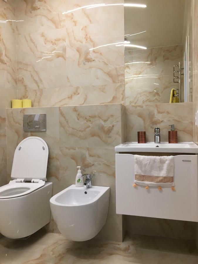 4-Room Jacuzzi Apartment Львов Экстерьер фото