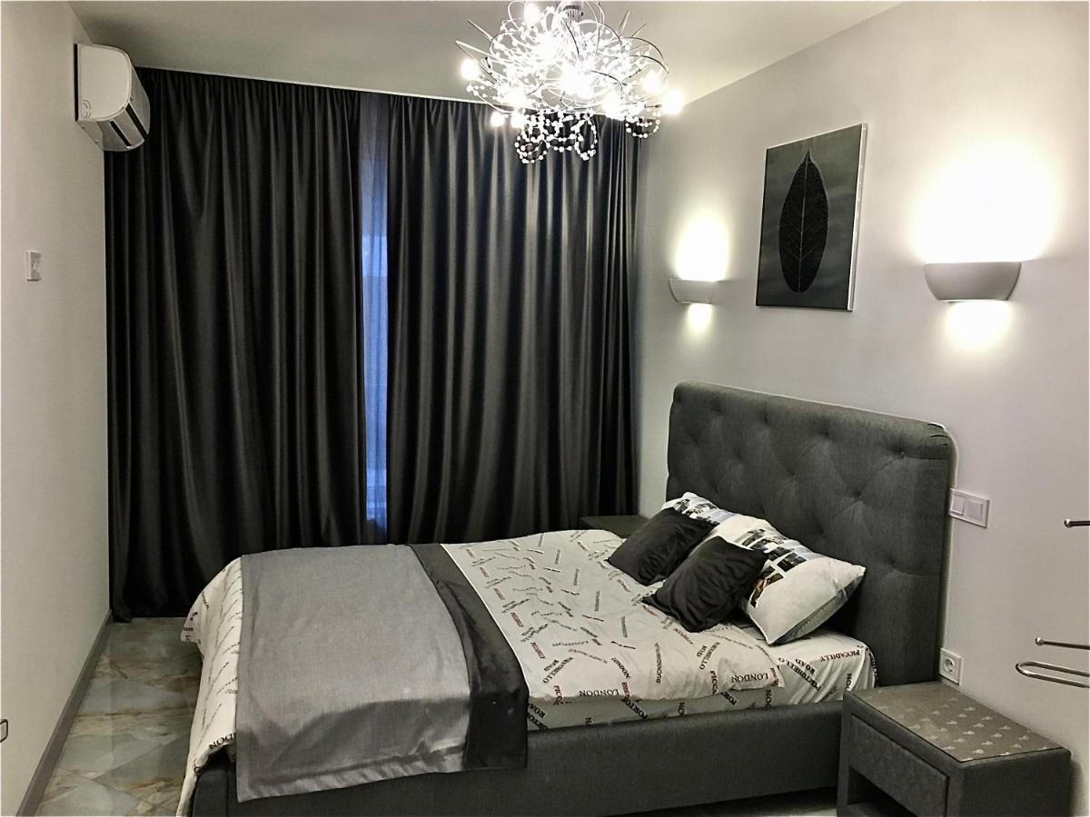4-Room Jacuzzi Apartment Львов Экстерьер фото